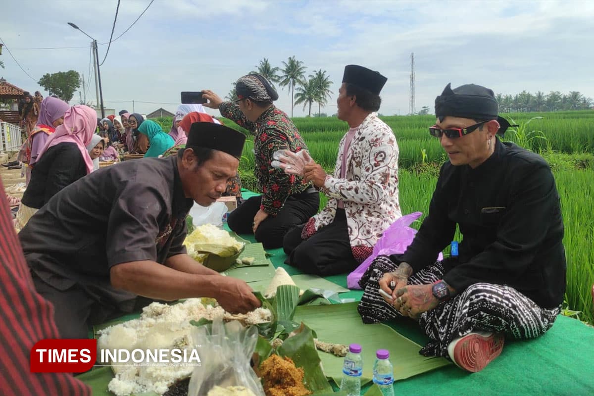 Lestarikan Tradisi, Warga Purwasaba Banjarnegara Gelar Tumpengan Usai Bersihkan Mata Air Abadi