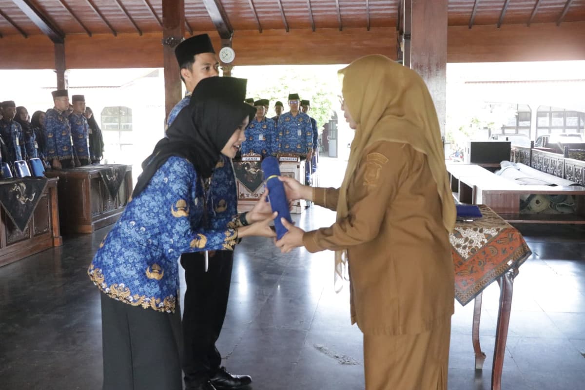 Bupati Banjarnegara Lantik 333 Kepala Sekolah, Tegaskan Larang  Merekrut Honorer